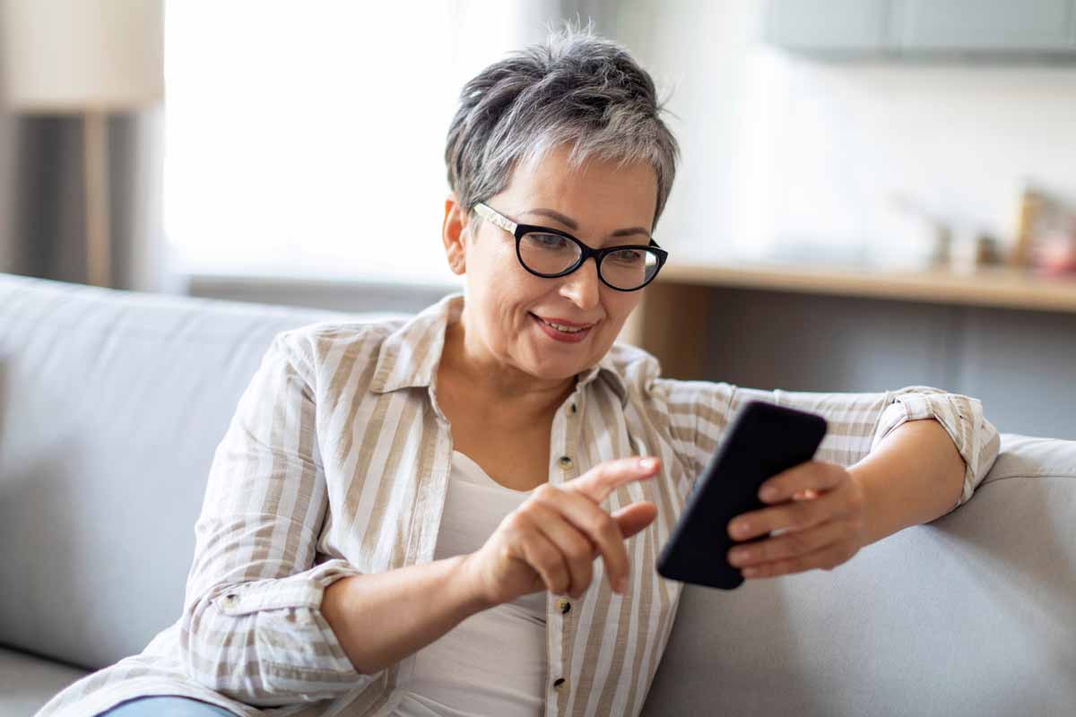 senior women using a smartphone